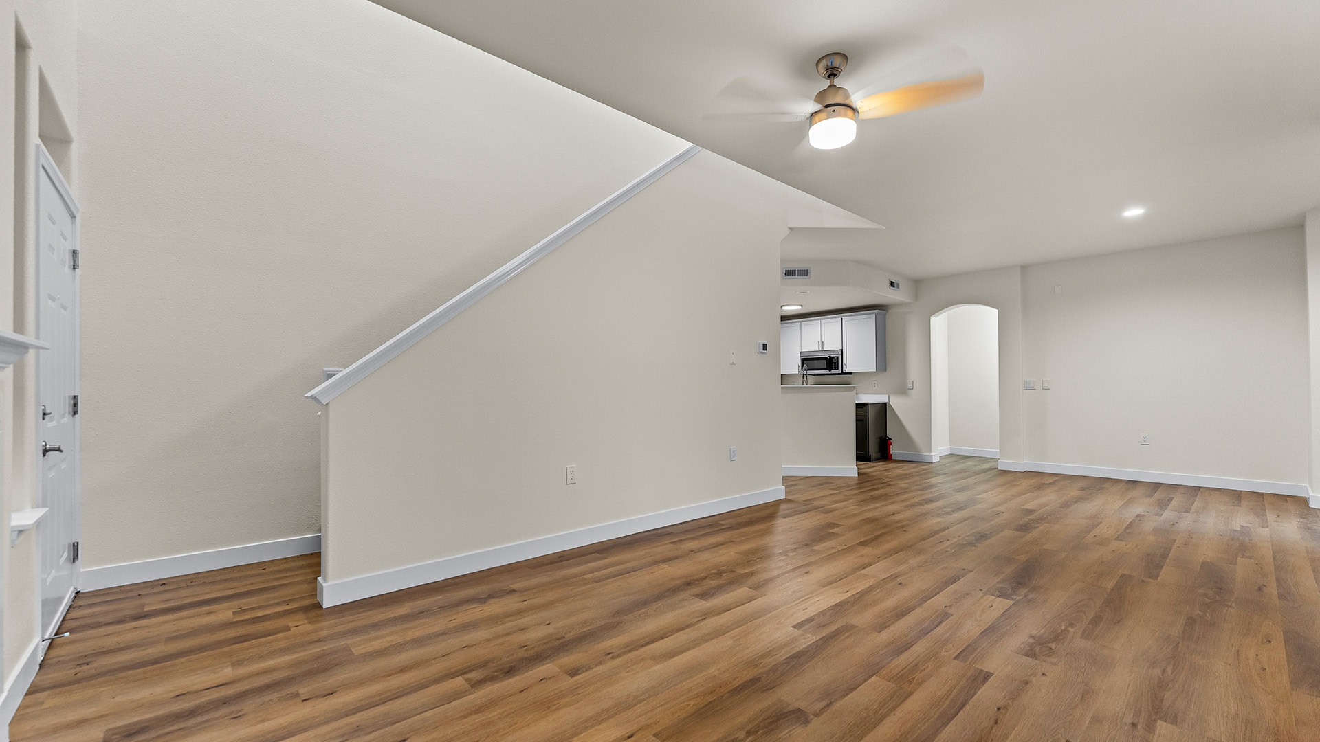 Summerlinn west linn unit 1410 modern living room view3