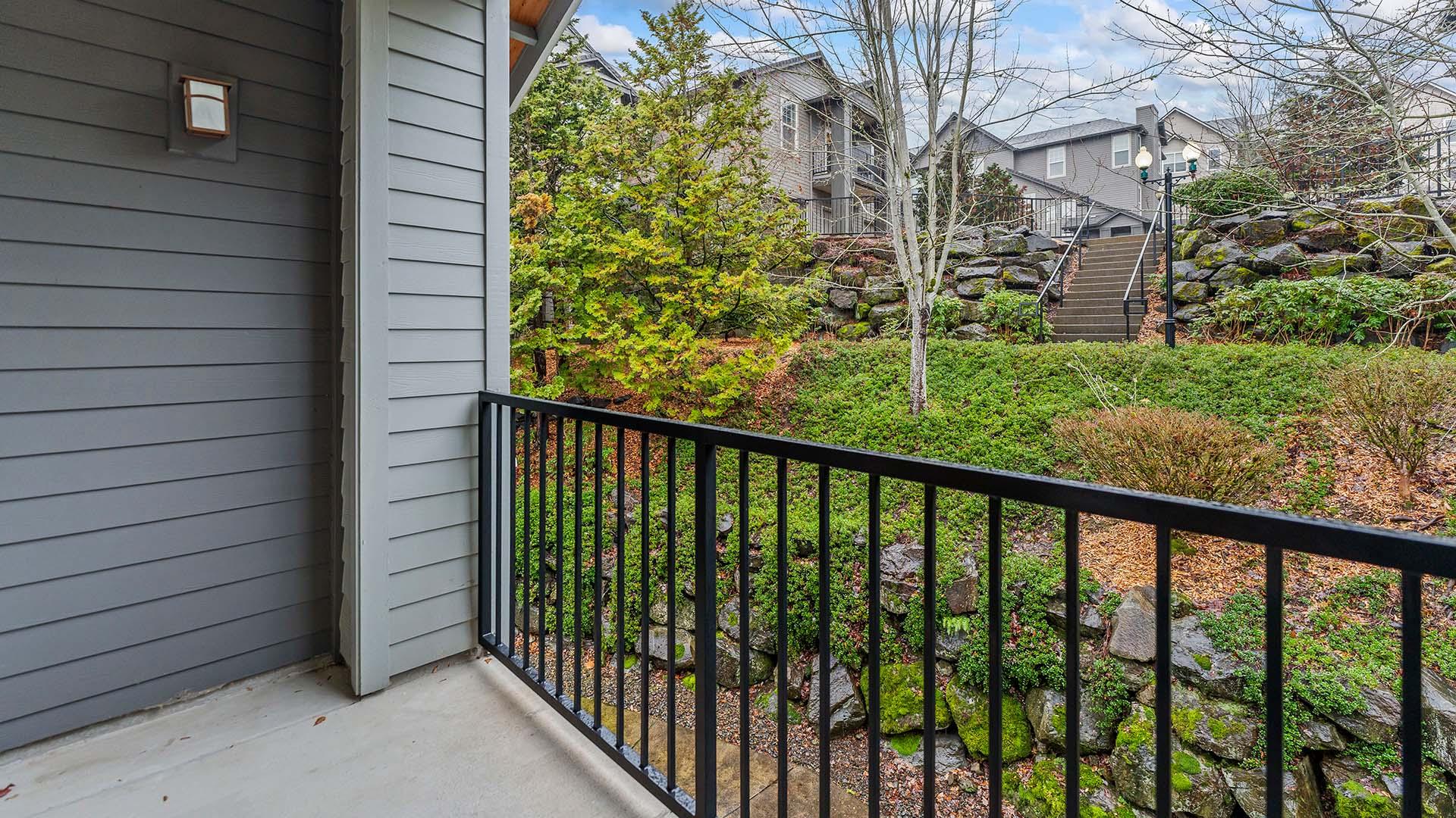 Summerlinn west linn unit 1410 modern patio