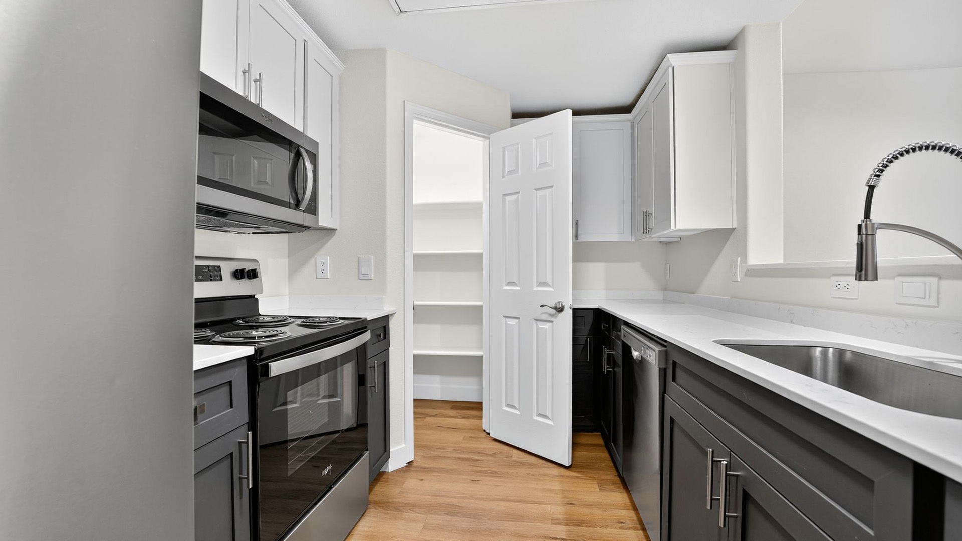 Summerlinn 1430 kitchen