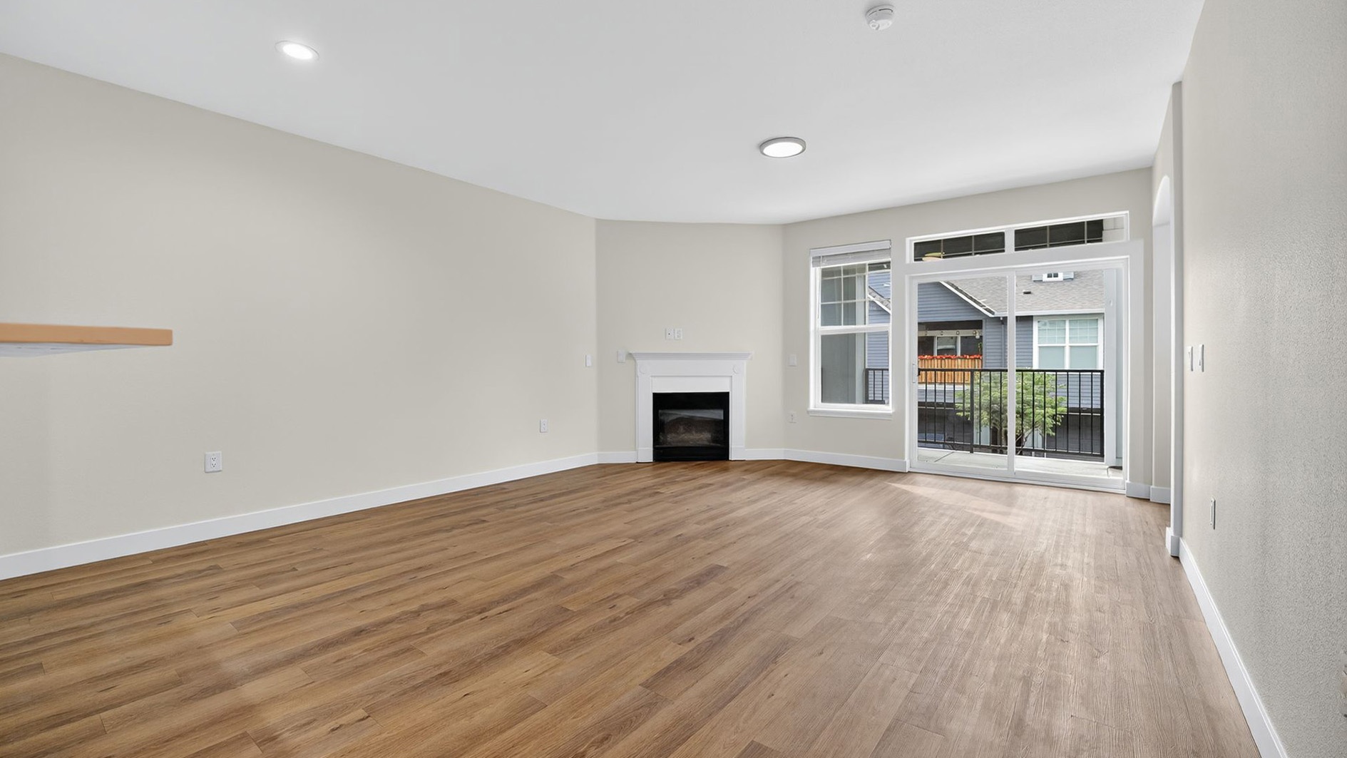 Summerlinn 1430 living view2