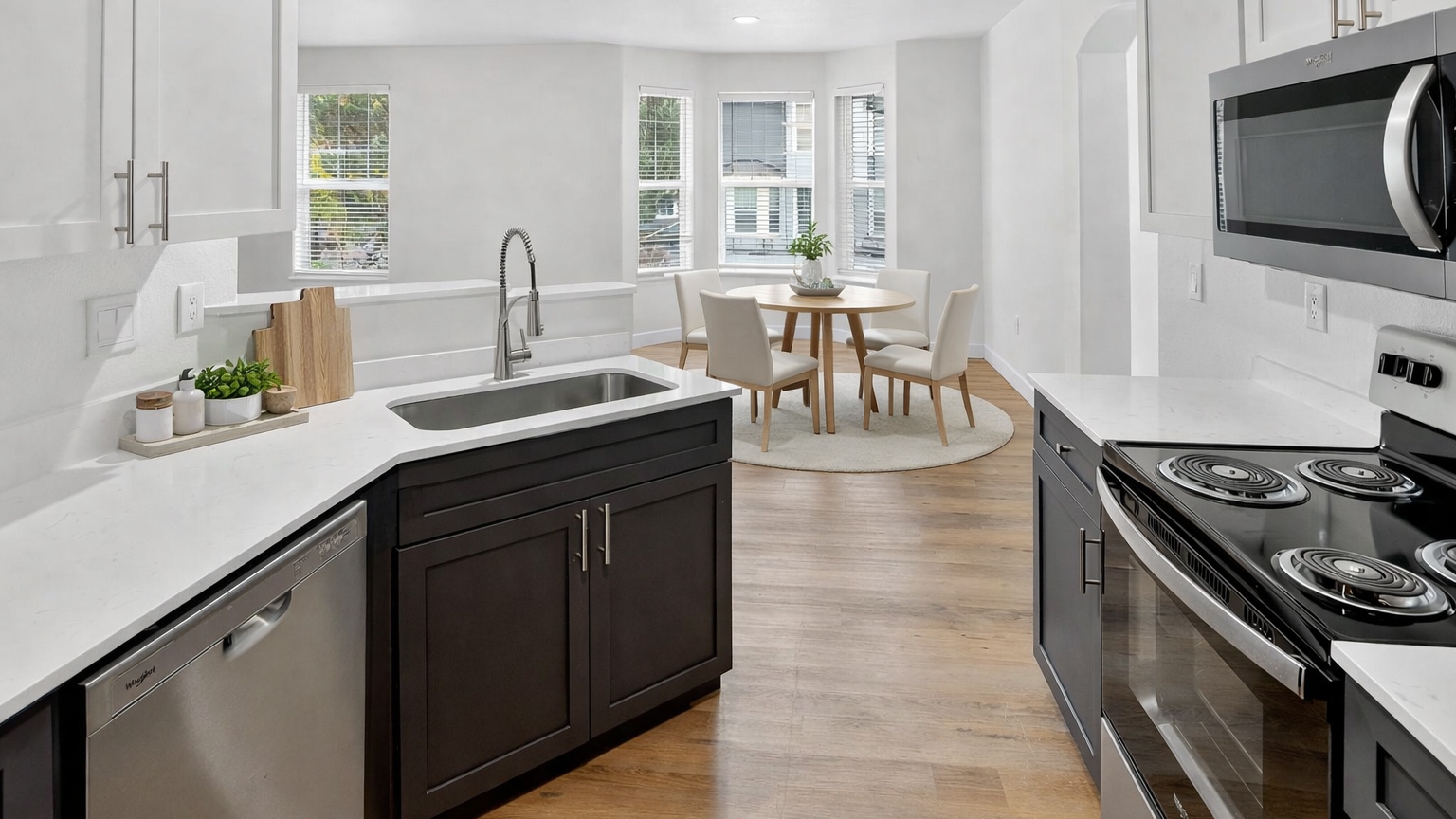 Summerlinn 1480 Furnished Kitchen2