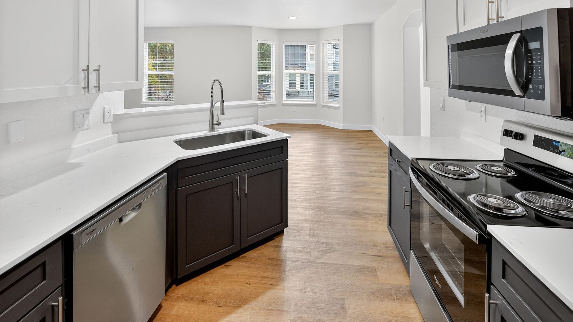 Summerlinn 1480 kitchen view1
