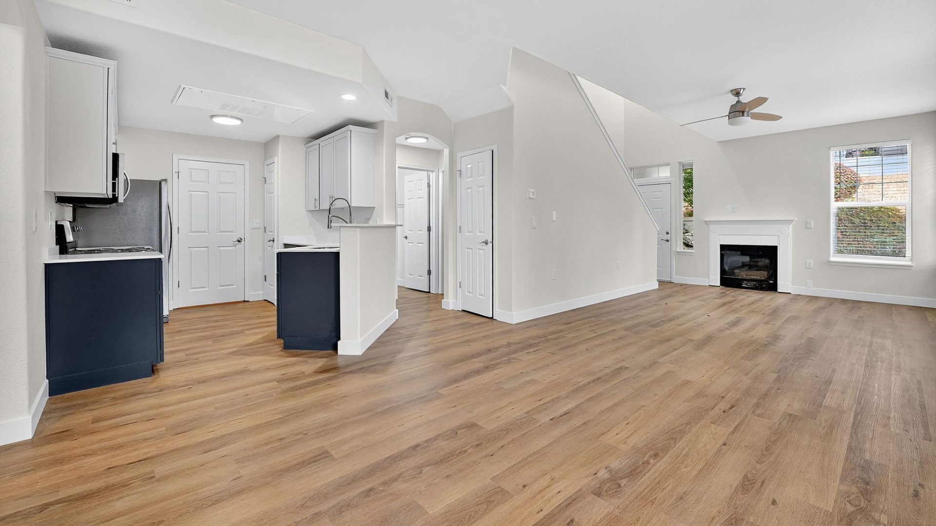 Summerlinn 1480 living view3