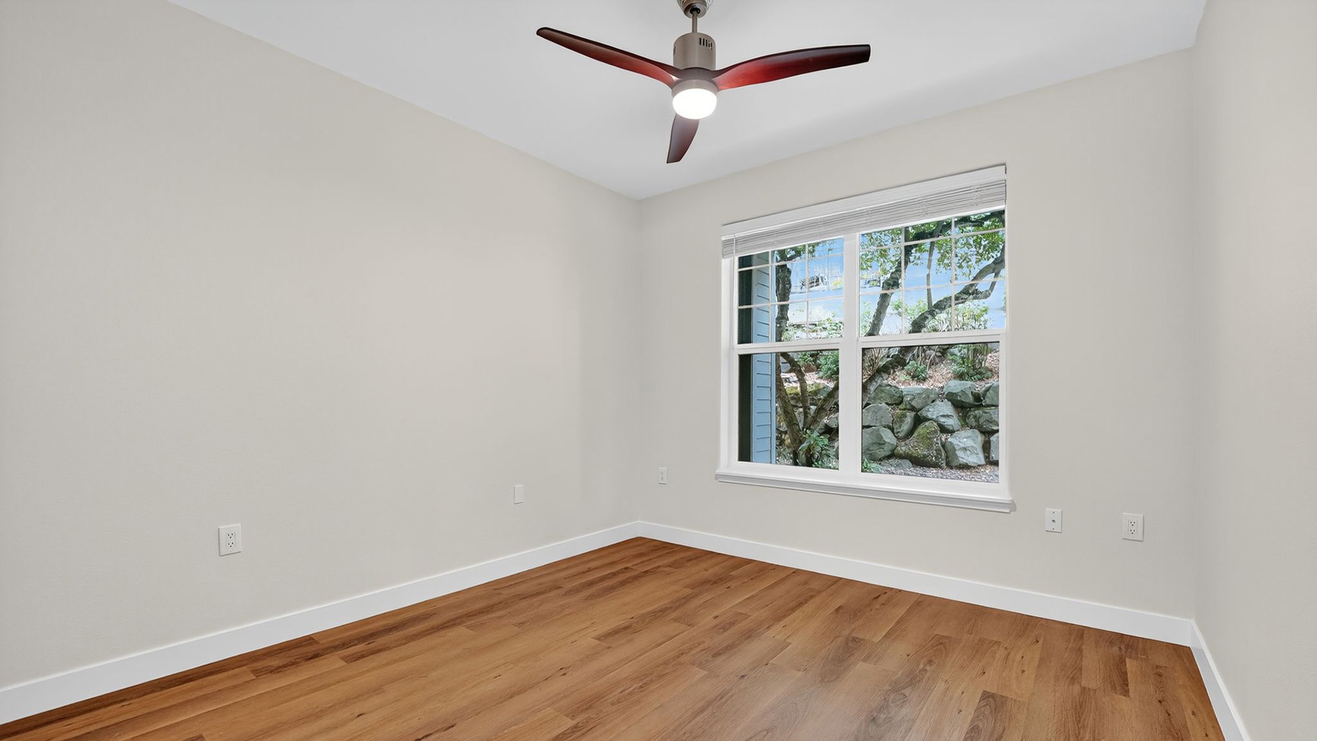 Summerlinn 1480 bedroom1 view1