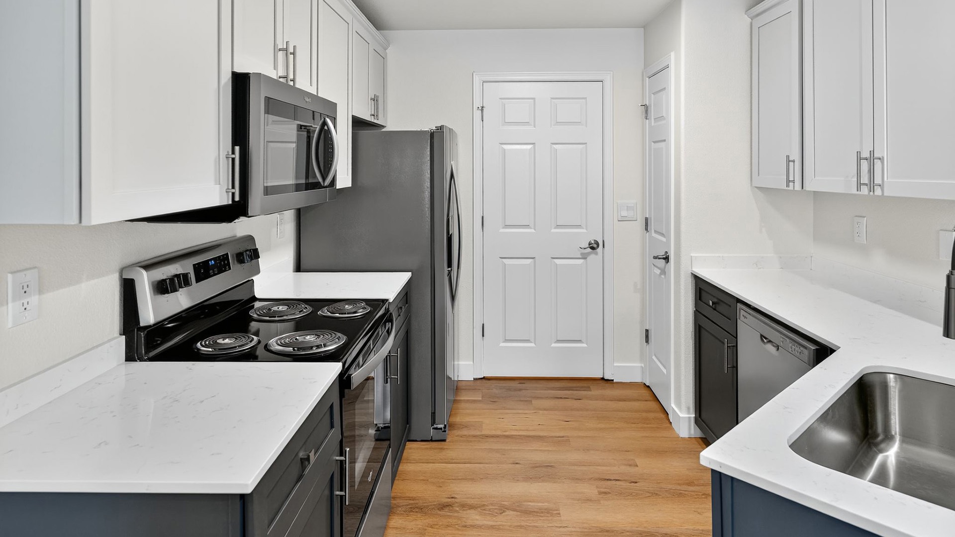 Summerlinn 1480 kitchen view2