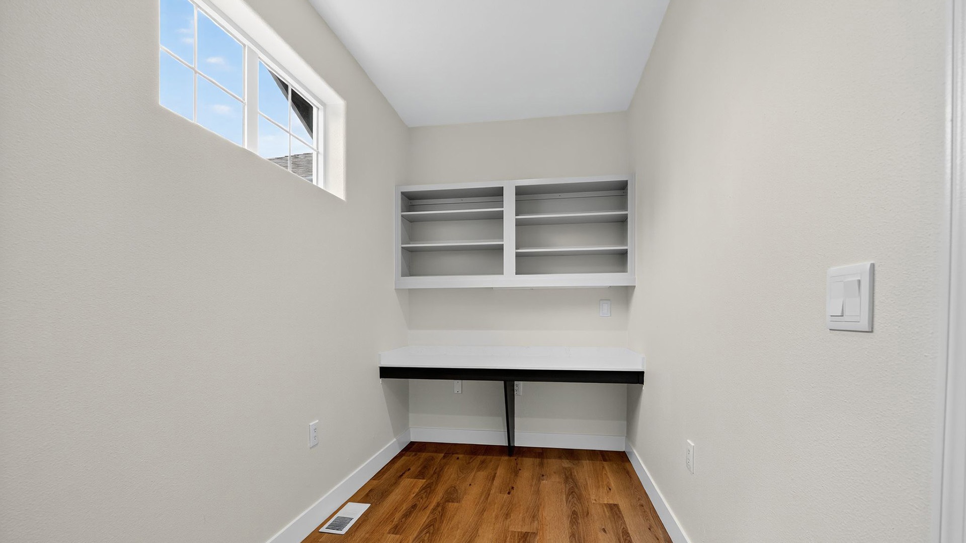 Summerlinn 1480 office nook