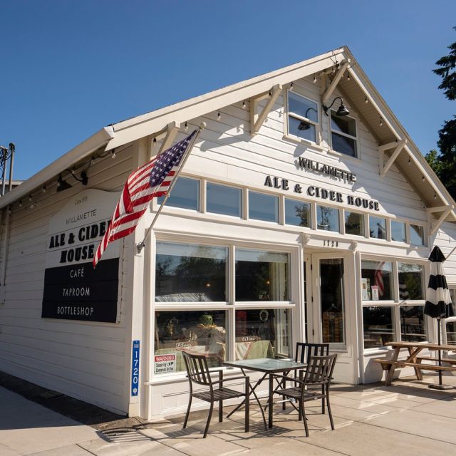 Summerlinn west linn location hero i Stock 1398501538