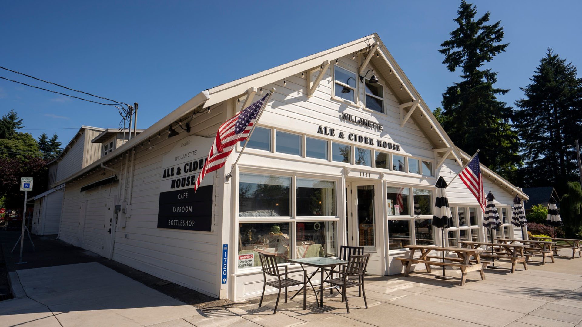 Summerlinn west linn location hero i Stock 1398501538