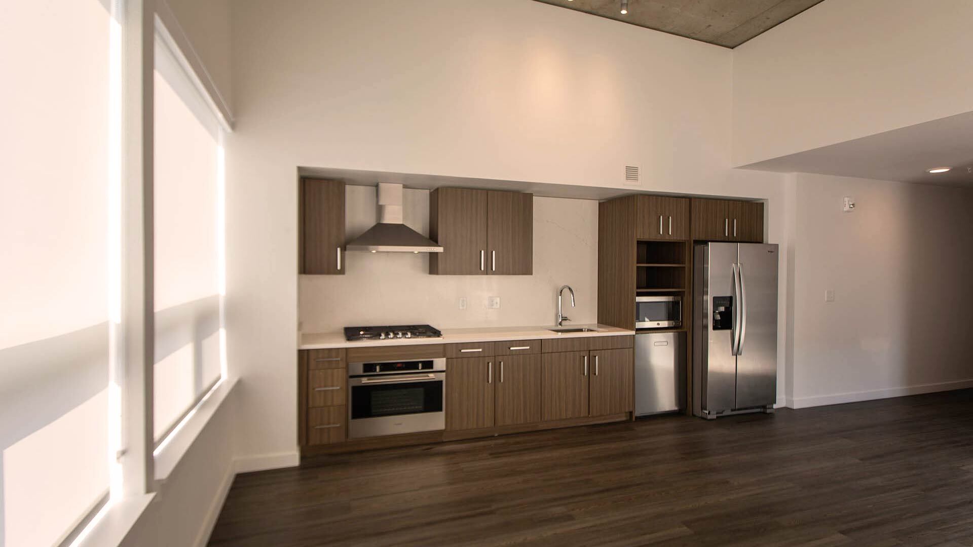 Goss C10 1br kitchen view 3