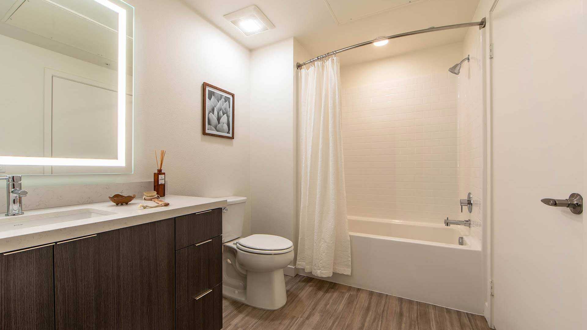 Upland b2 floorplan model bathroom view 2