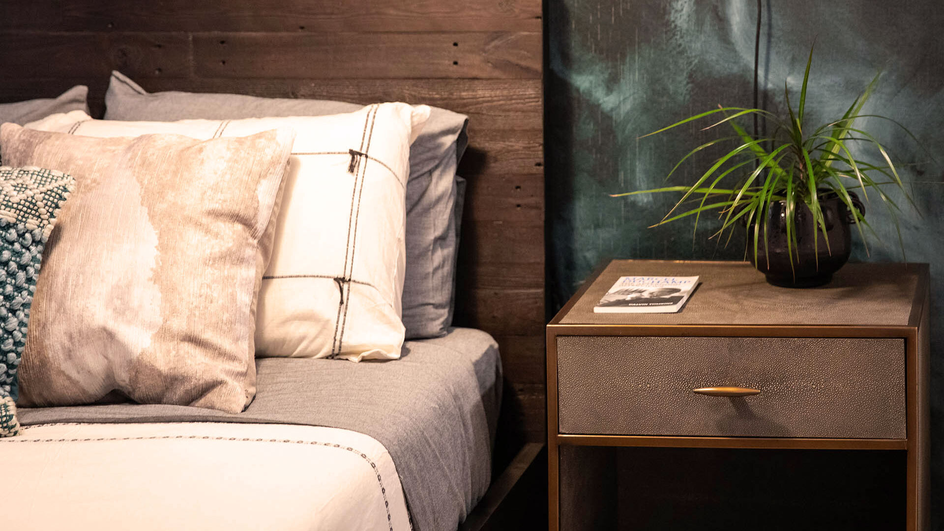 Vilara Deluxe bedside table model