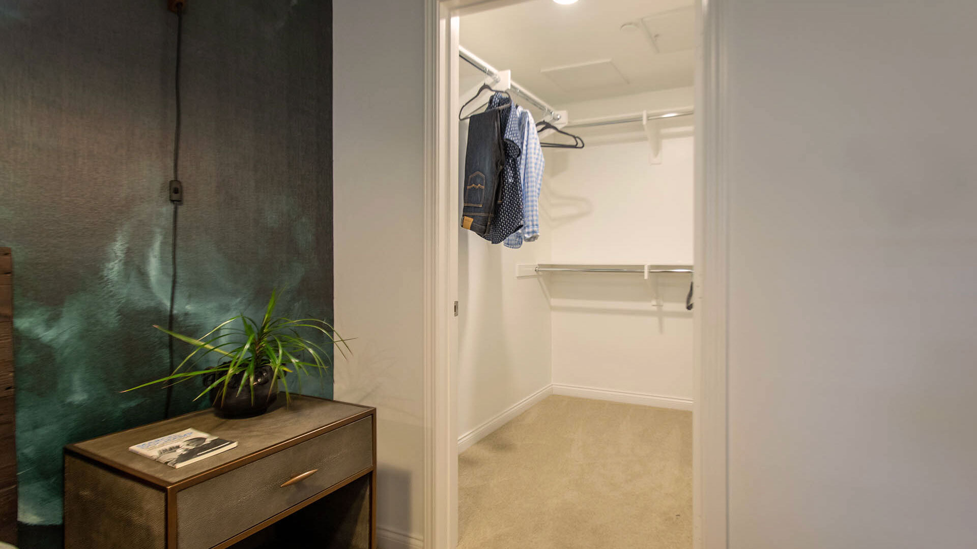 Vilara Deluxe walk in closet model