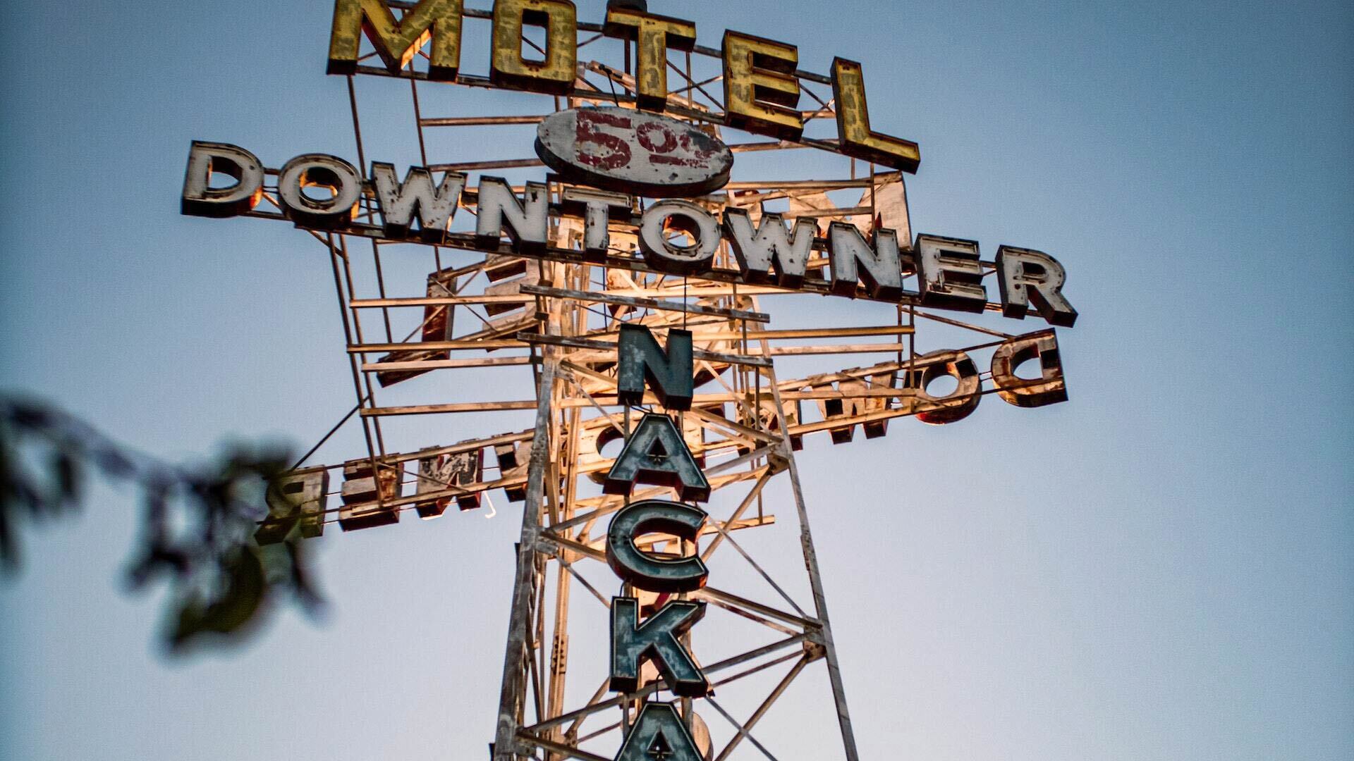 Vlm flagstaff motel downtowner sign